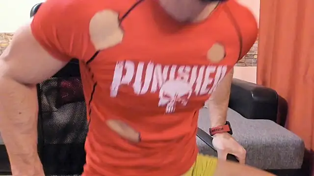 HotHunkTrainer live sex cam