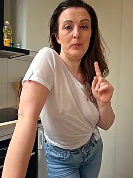 cumtomama live sex cam