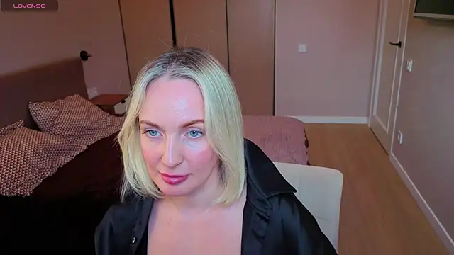 MonikaFoxys's cam snapshot