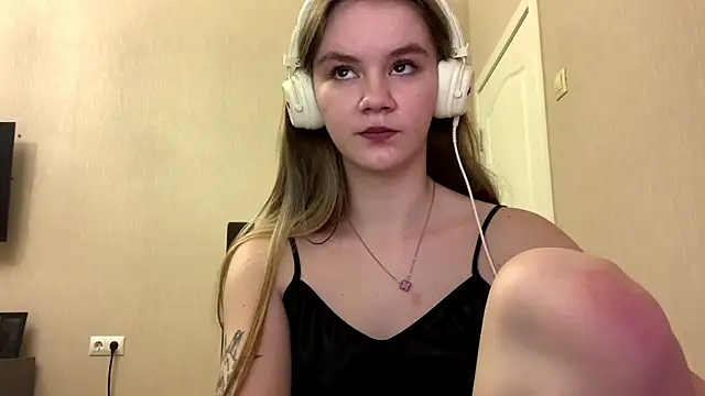 AgnesShy_'s cam snapshot