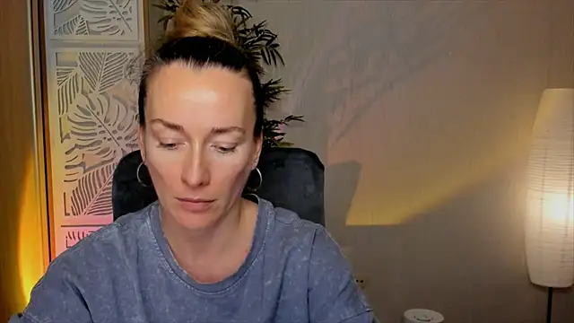 RebeccaMartinez live sex cam