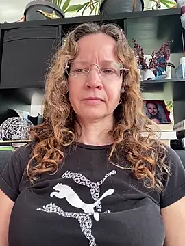 AnnikaRose live sex cam