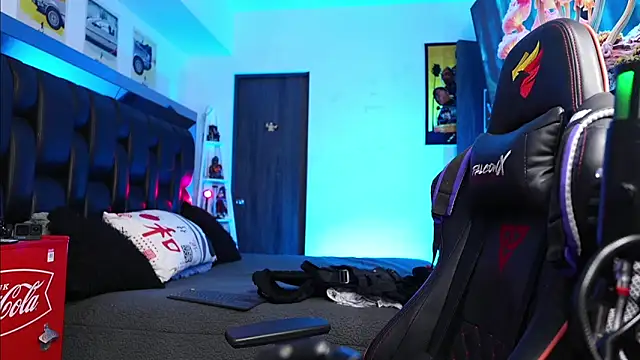 logan_hugh8 live sex cam