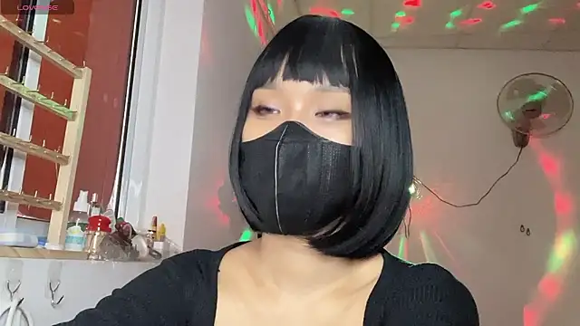 Tieu-May live sex cam