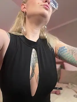 BlondeDoll_ live sex cam