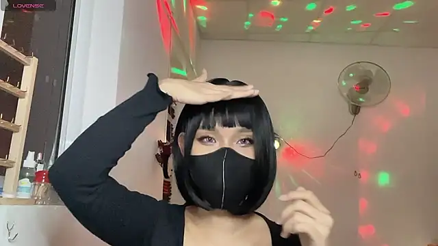 Tieu-May live sex cam