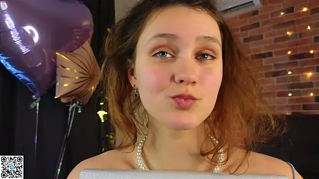 FoxFever's cam snapshot