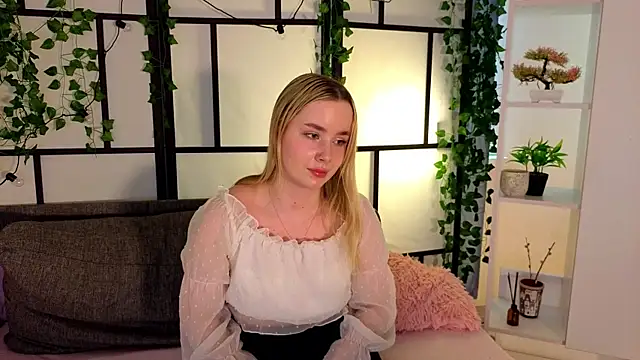 IvetteLabore's cam snapshot