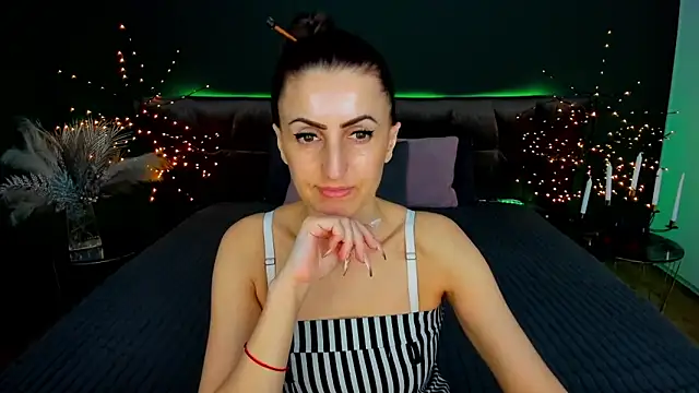 Rebecca_Diamond's cam snapshot