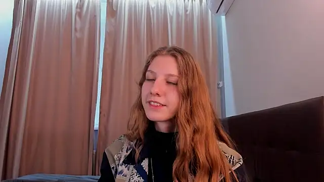 HazeLuneth live sex cam