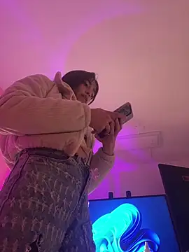 alahia_pink's cam snapshot