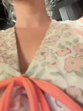 RonnieKiss live sex cam