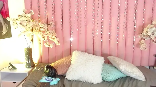 LucyVilla's cam snapshot