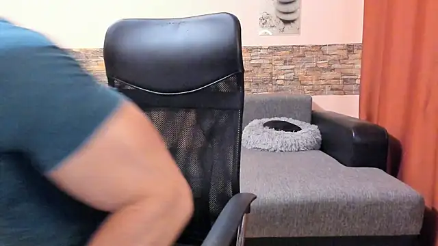 HotHunkTrainer's cam snapshot