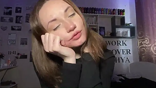 JuliaCurletteye's cam snapshot