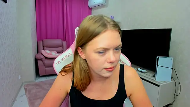 Strawberrye live sex cam