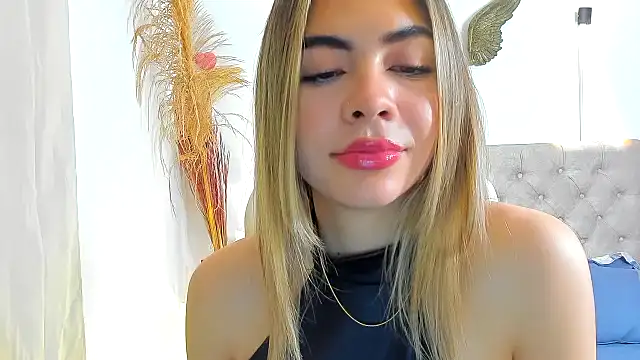 Nathaly-sky's cam snapshot