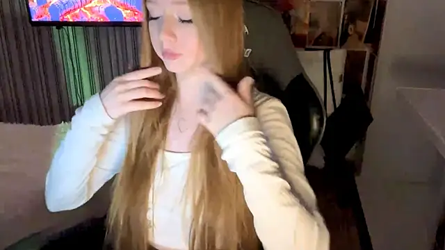 EmilyBubble's cam snapshot