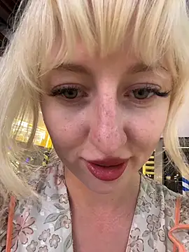 RonnieKiss live sex cam