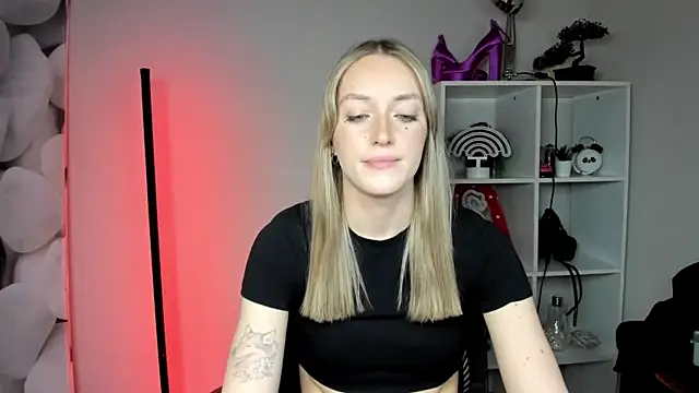 EvelynBlond's cam snapshot