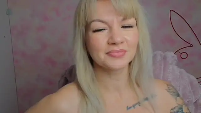 Madonna_Fire's cam snapshot