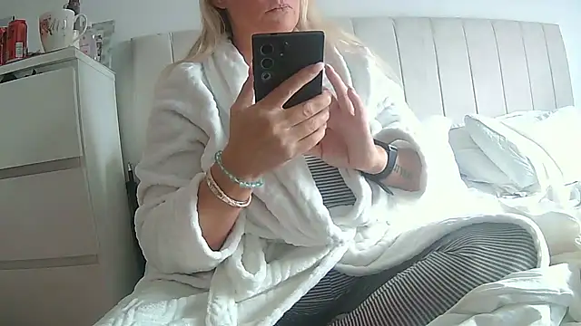 theblondecocklover live sex cam