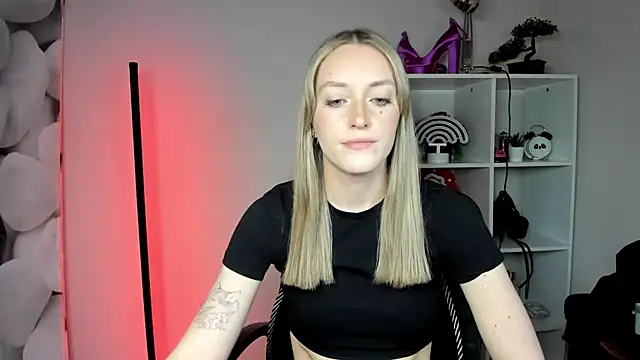 EvelynBlond live sex cam