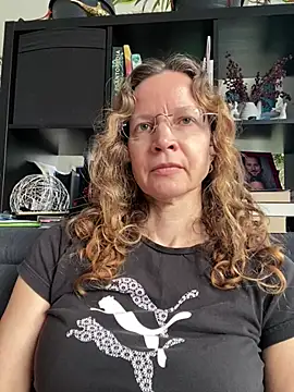 AnnikaRose live sex cam