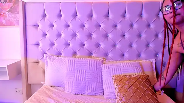 Eloisa_cleavage_ live sex cam