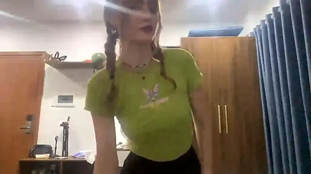 HotCheeseCake's cam snapshot