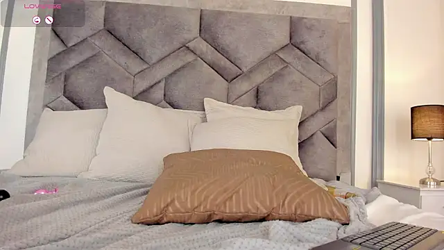 TahliaMoreau live sex cam