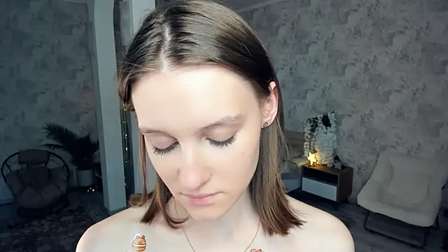 LianneBynon live sex cam