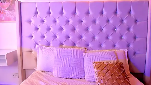 Eloisa_cleavage_ live sex cam