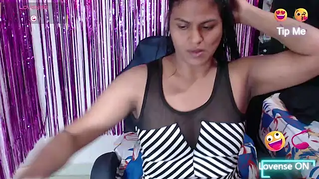 SweetAlmaa live sex cam