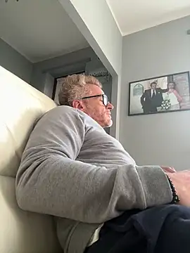 Axl_hot live sex cam