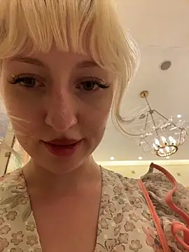 RonnieKiss live sex cam