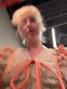 RonnieKiss live sex cam