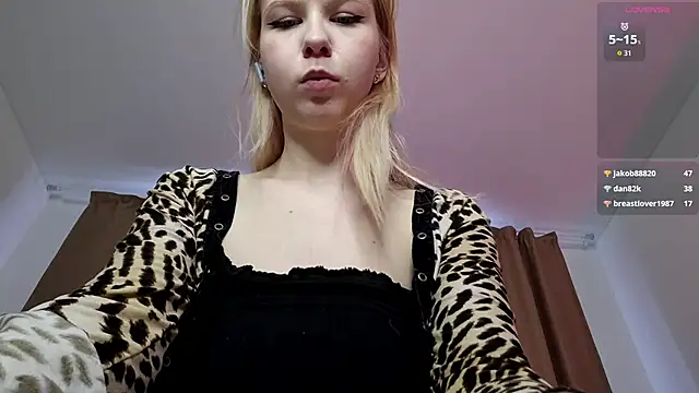 LynetHakes live sex cam