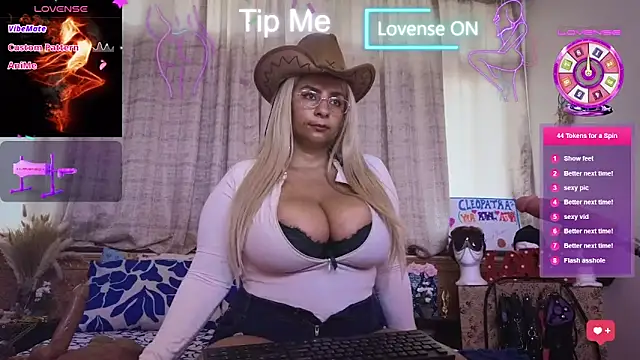 LaReineCleo live sex cam