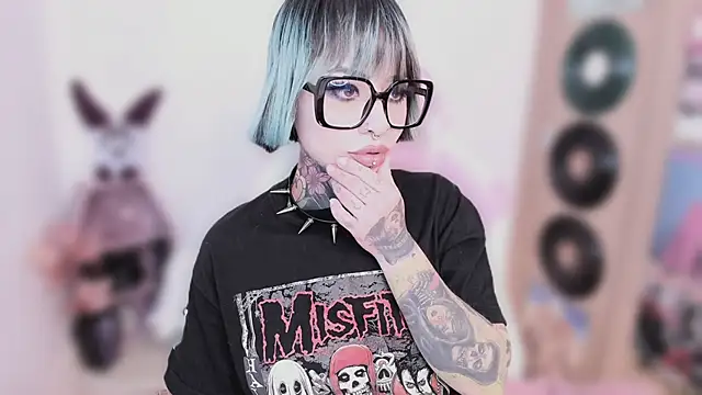 NikkiRamone live sex cam