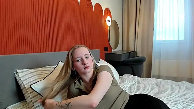 TraceeRebollar's cam snapshot