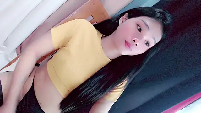 Amomentoflust99 live sex cam