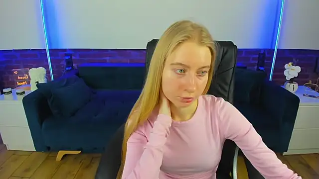 Alina_Blonde's cam snapshot