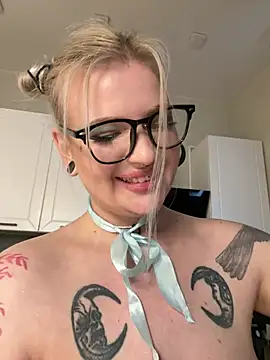 DriveThruDolls live sex cam