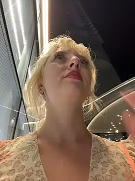 RonnieKiss live sex cam