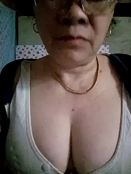 small-house123's cam snapshot