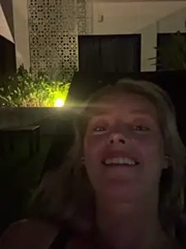 SunnyShiney live sex cam