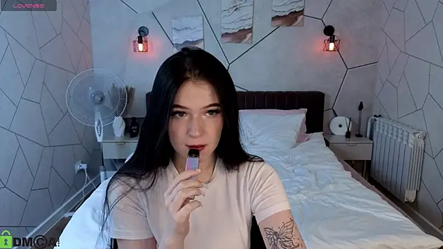 linajourney's cam snapshot