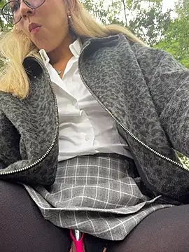 Pretty_roxxyy's cam snapshot