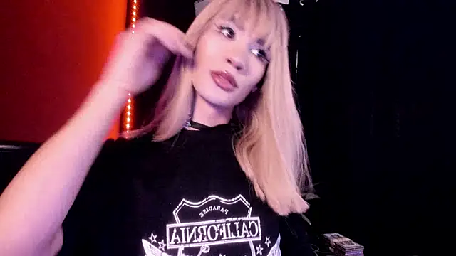 PervertedMissCloe live sex cam